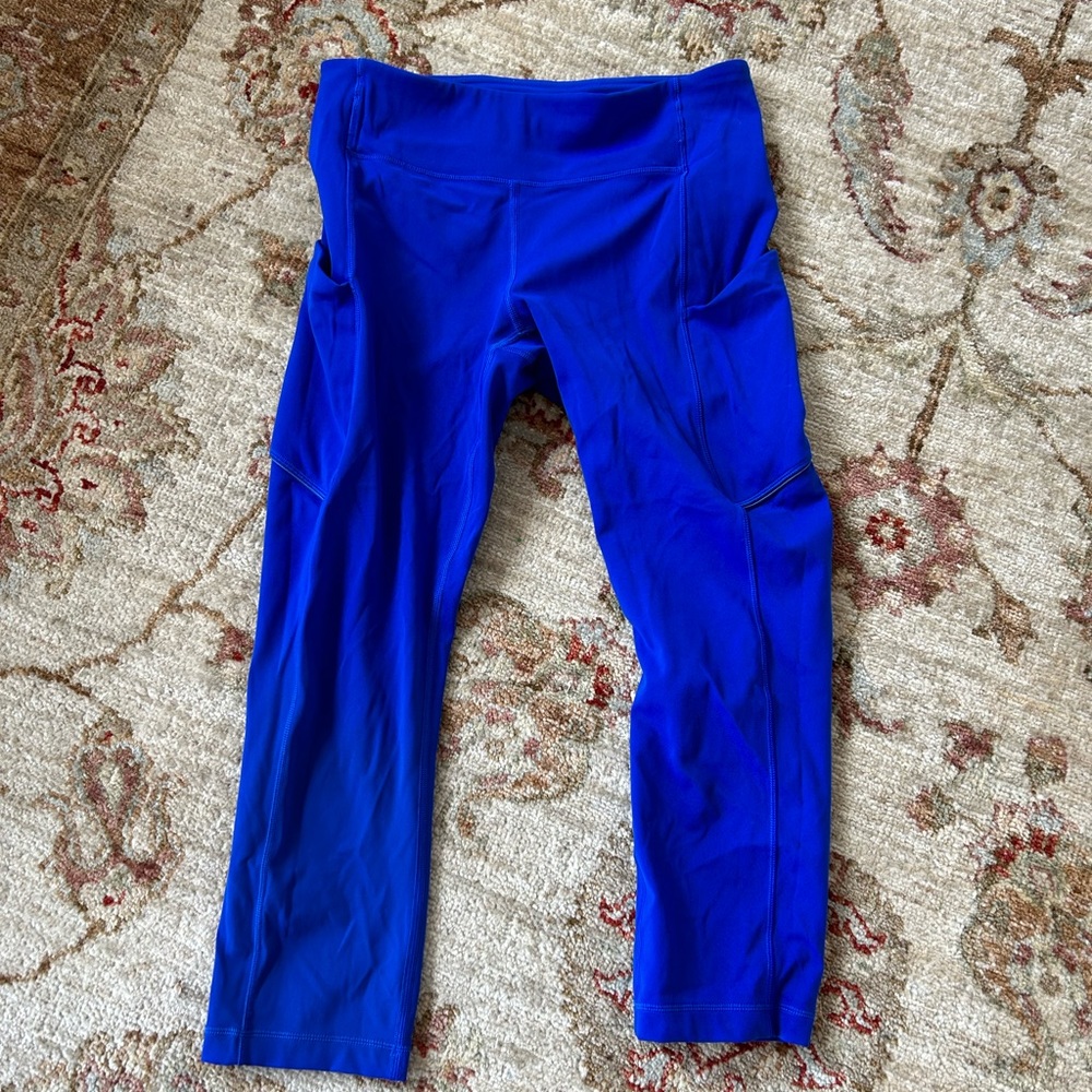 Size 6 barely worn Lululemon cropped leggings